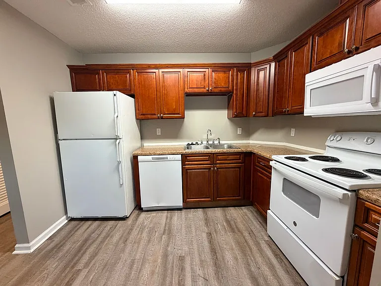 4 Lakeland Ct — Photo 5