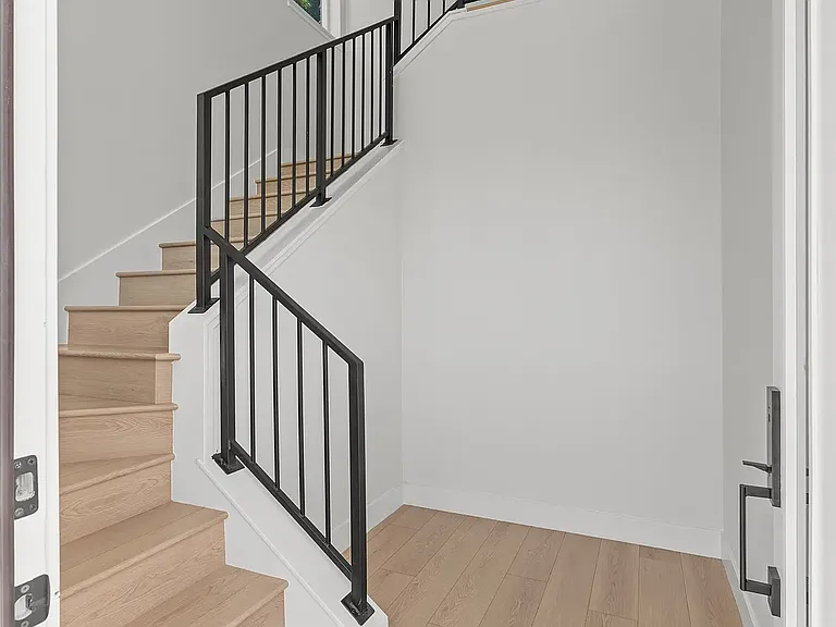 4825 Chippendale Dr — Photo 3