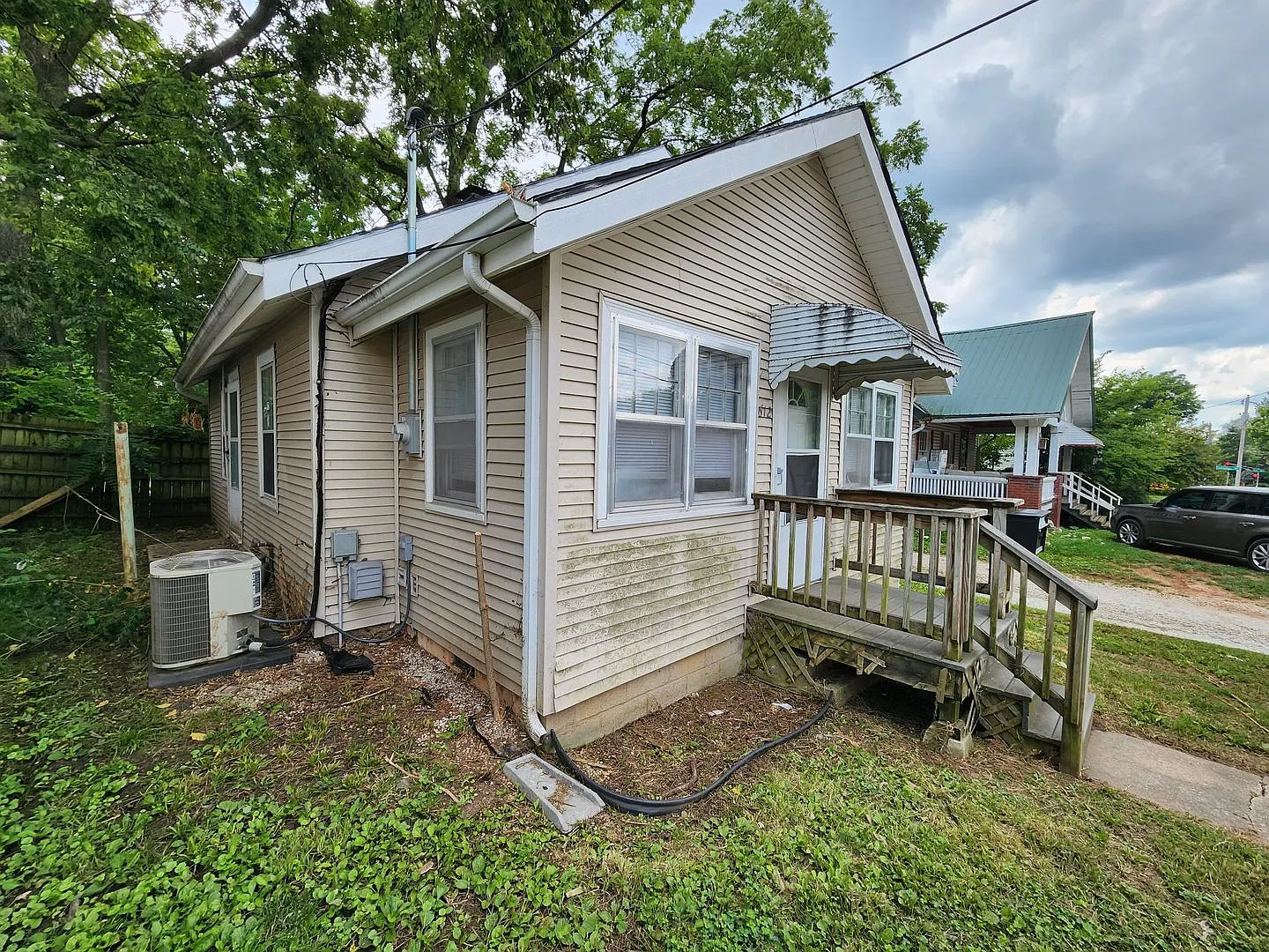 Spacious 1-Bedroom, 1-Bathroom House Available Now!! — Photo 2