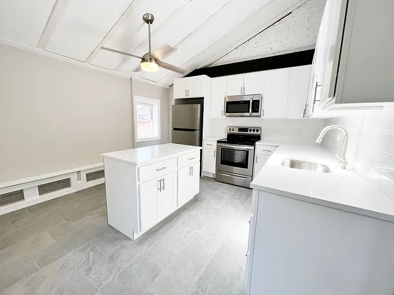 130 E Chestnut St — Photo 11