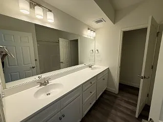 Flying Hills Apartments — Photo 50
