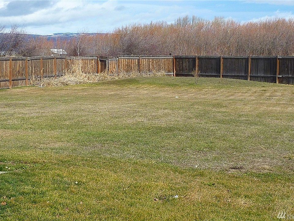 2nd image of 2808 N Remington Dr