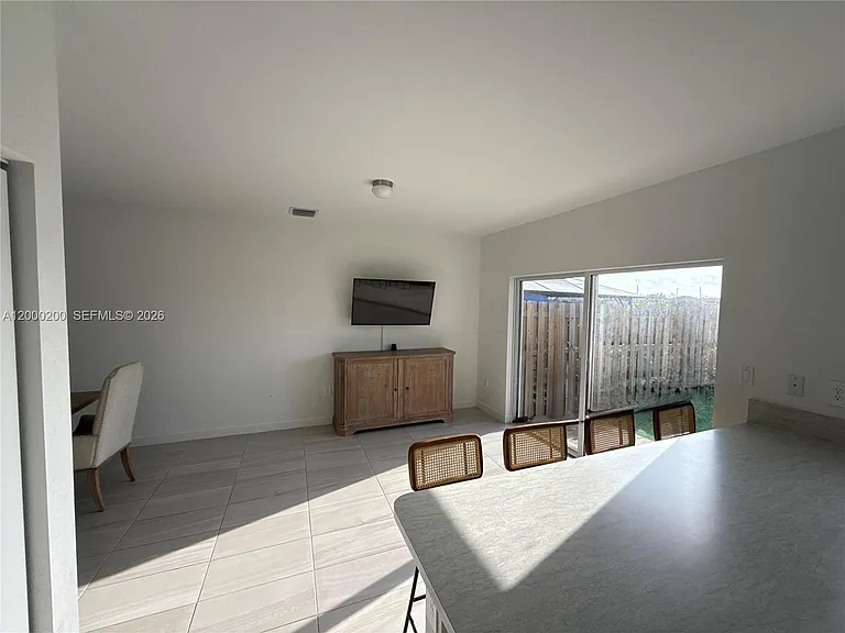 412 NW 12th Pl — Photo 6