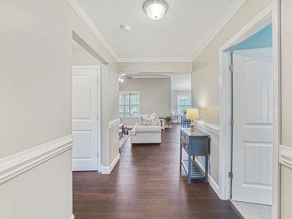 5th image of 118 White Springs Dr