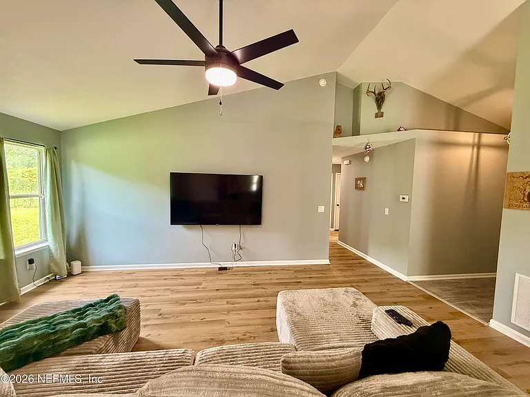 336 Shamrock Ave S — Photo 6