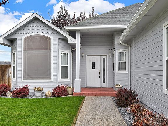 3rd image of 319 Larkspur Ct