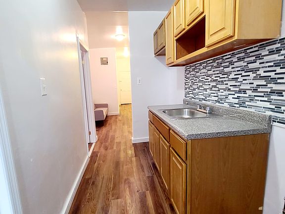 2nd image of 1042 Ward Ave Floor 2