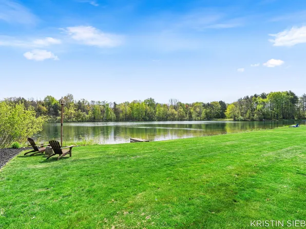 9760 Jade Dr, Allendale, MI 49401