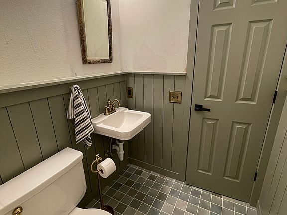 2nd image of 2600 Ravenswood