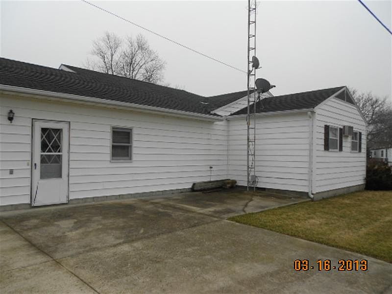 2nd image of 509 W Columbia St