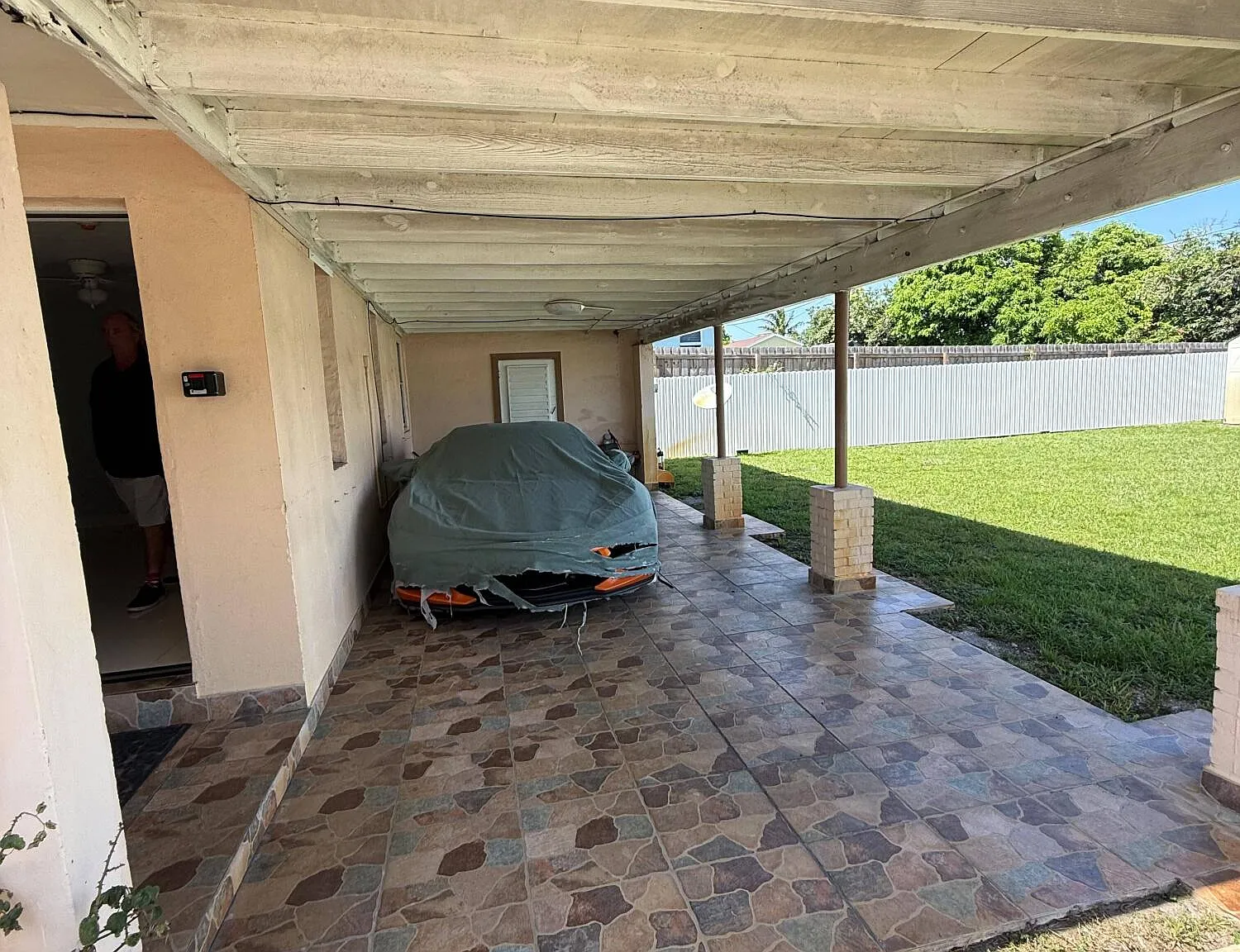 3 bed, 1.0 bath, 888 sqft, $2,200 — Photo 3