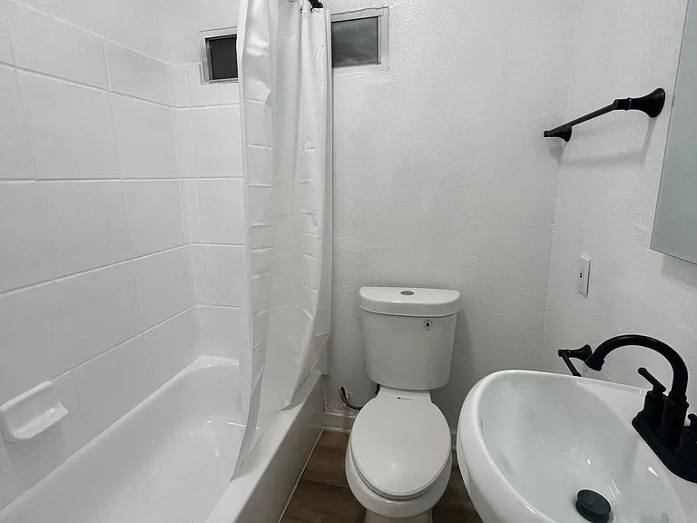 2622 Brighton Ave #4 — Photo 3