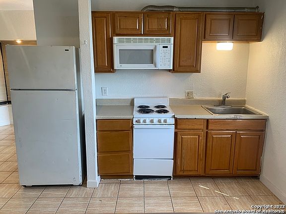 3rd image of 2614 Monterey St #2