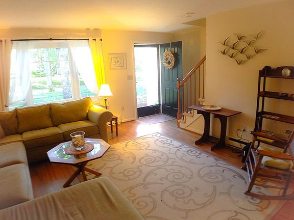 5th image of 54 Woodview Dr