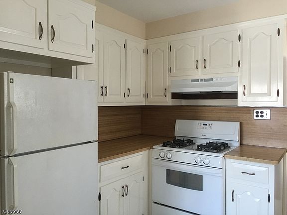 4th image of 11 Elmwood Ave