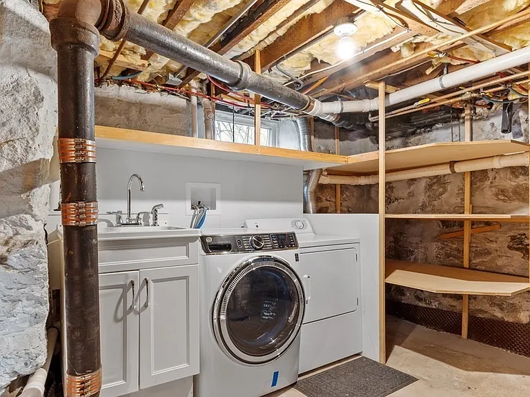 270 Poplar St — Photo 27