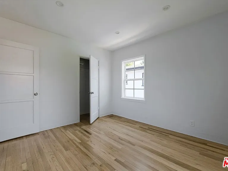 11683 Chandler Blvd #11685-1/2 — Photo 14