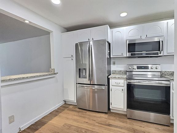 4th image of 400 S Hollybrook Dr APT 202