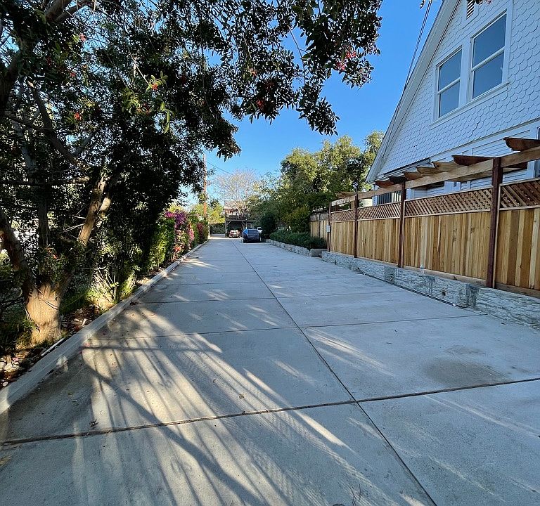 Private Driveway to Apartment