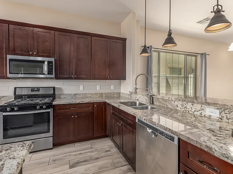 2338 W Sierra Vista Dr — Photo 18