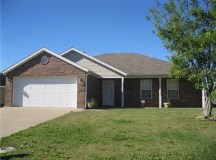 1013 Zachary St, Centerton, AR 72719