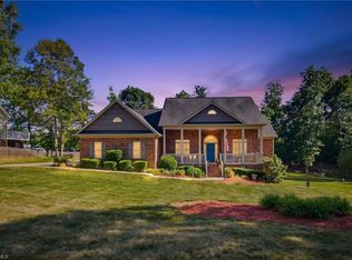 5567 Friendship Glen Dr, Browns Summit, NC 27214