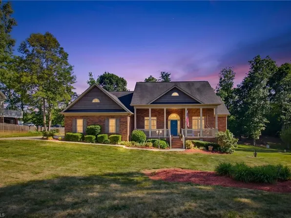 5567 Friendship Glen Dr, Browns Summit, NC 27214