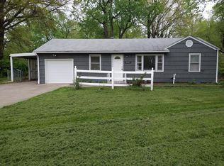 10001 Hillcrest Rd, Kansas City, MO 64134