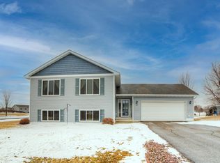 230 6th St, Green Isle, MN 55338