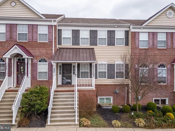 2137 Danville Dr, Pennsburg, PA 18073