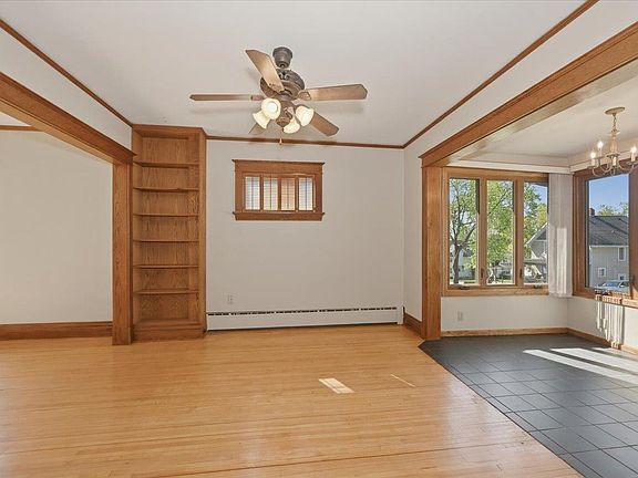4th image of 1014 N 12th Ave E