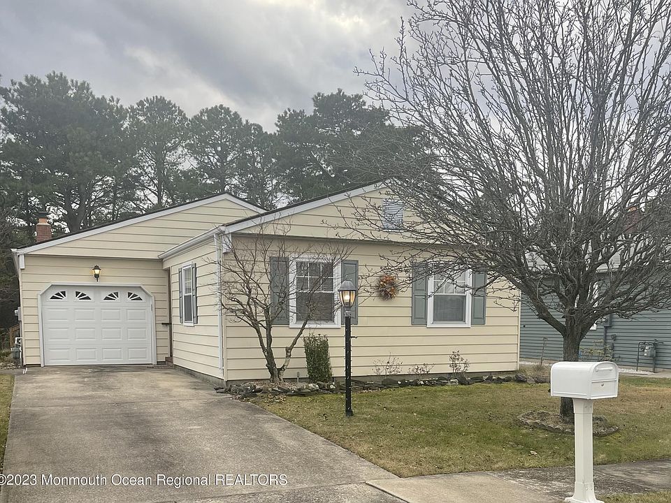 1st image of 5 Oakham Ct