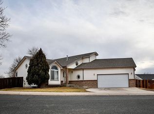 1213 Country Acres Ct, Johnstown, CO 80534