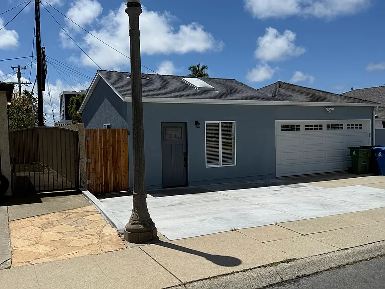 8350 Naylor Ave — Photo 2