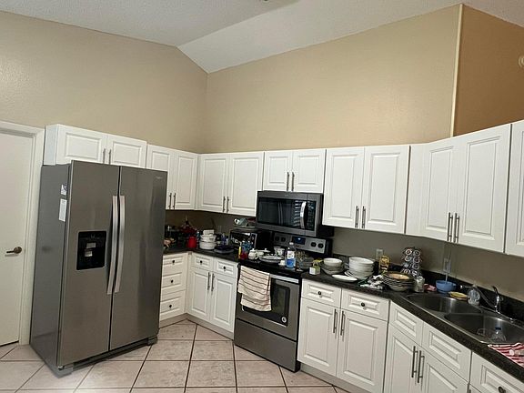 4th image of 1142 NW Lombardy Drive