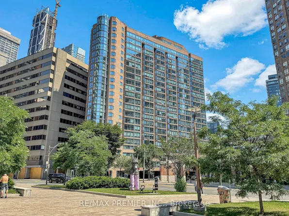 1055 Bay St #1804, Toronto, ON M5S 3A3