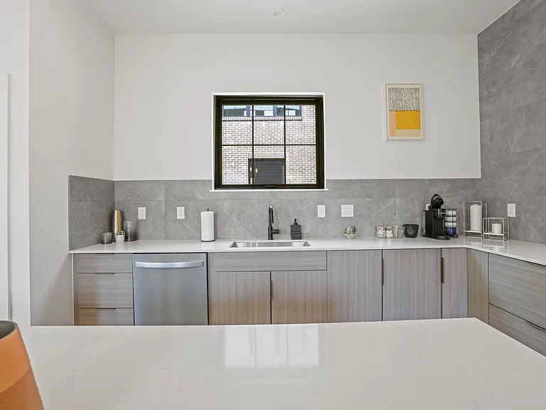 466 South Ln — Photo 17