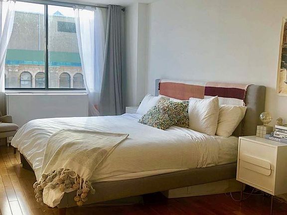5th image of 300 Mercer St APT 20E