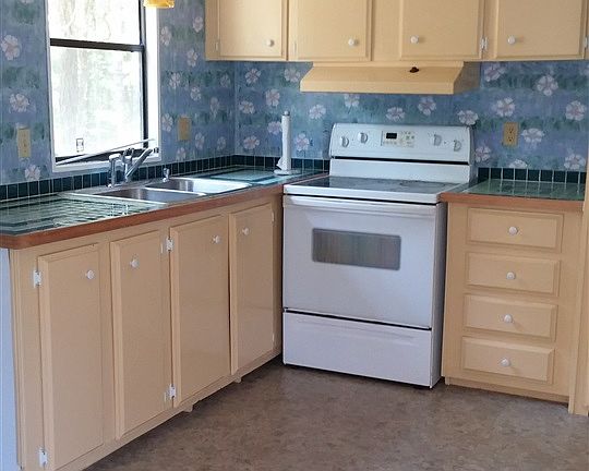 3rd image of 355 Moody Ln