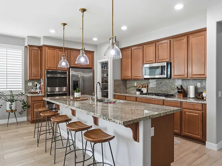 24545 Rosette Ln — Photo 10