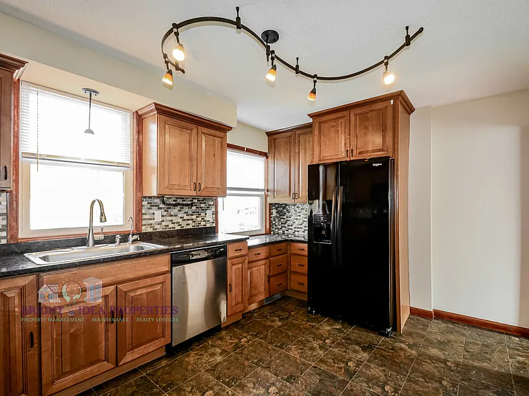 3315 James Ave N — Photo 5