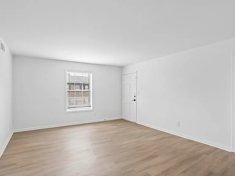 ReNew Chastain — Photo 22