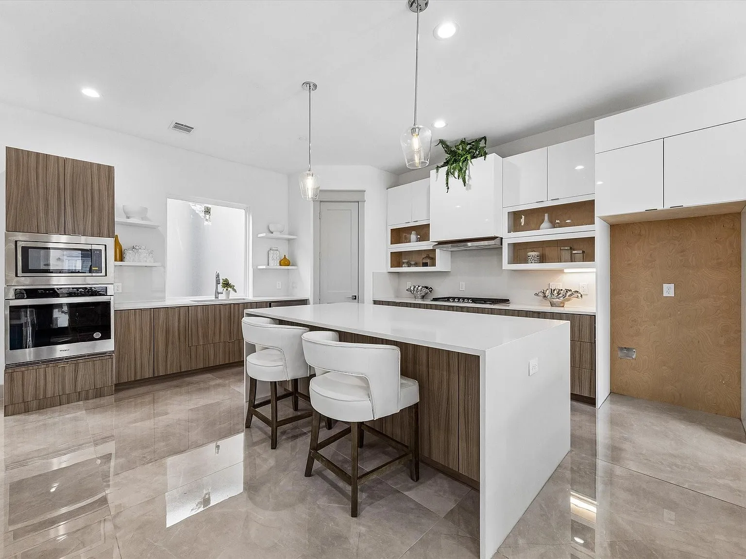 3 bed, 4.5 bath, 3367 sqft, $4,800 — Photo 3