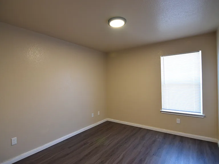 504 W Libra Dr — Photo 15