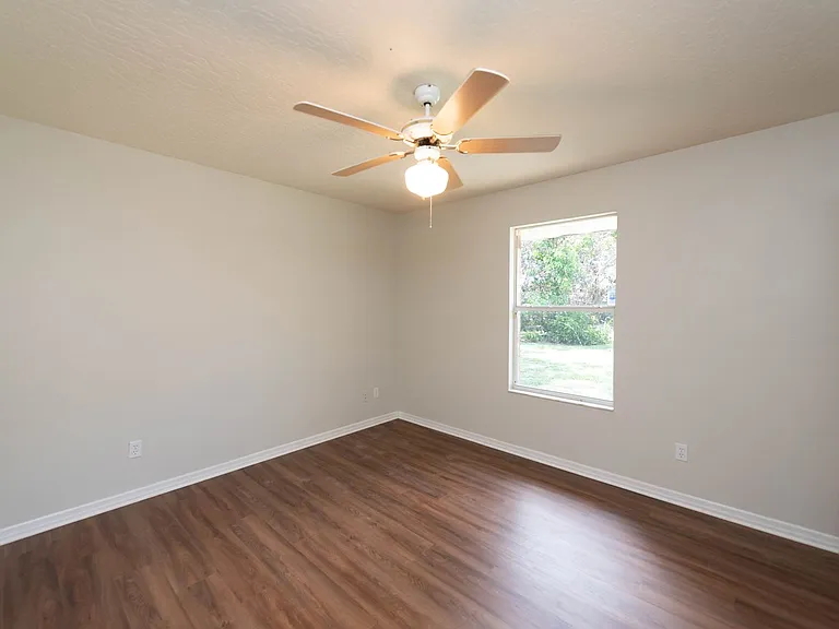 1236 Buffing Cir SE — Photo 34