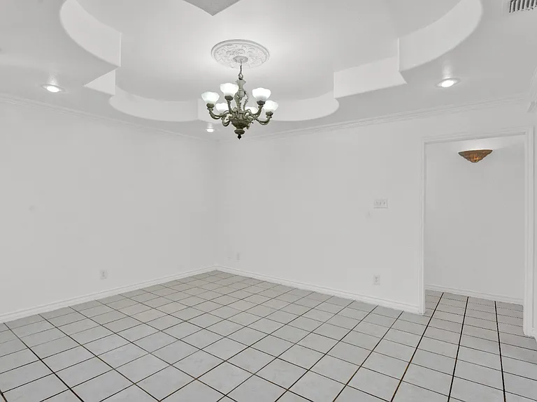 108 Lagos Ave — Photo 5