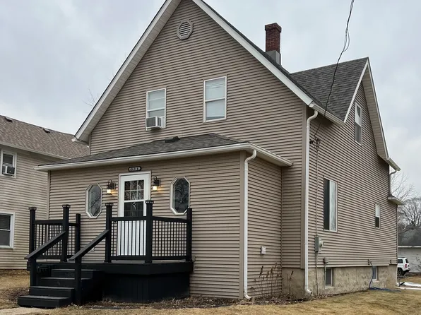 304 S 3rd St, Kirkland, IL 60146