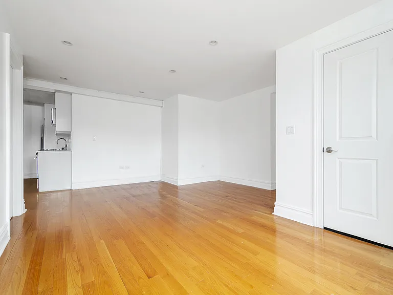 69 Bennett Ave #608 — Photo 2