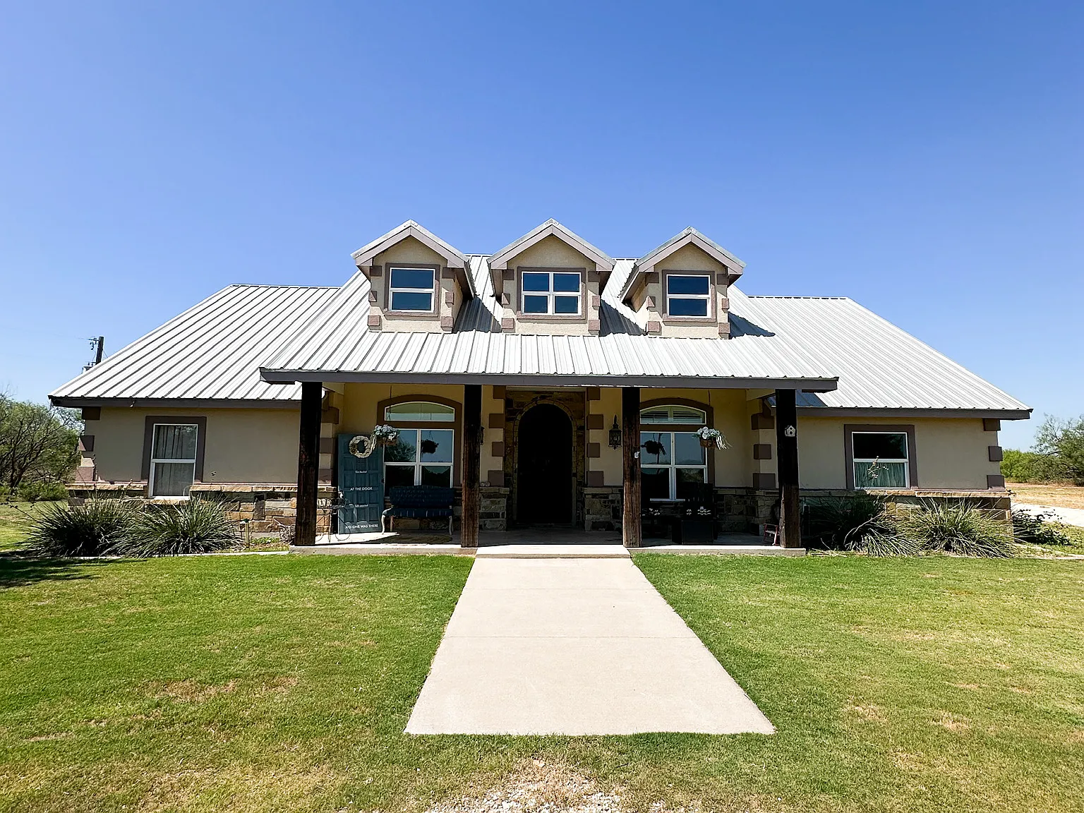 6 bed, 2800 sqft, $5,995 — Photo 3
