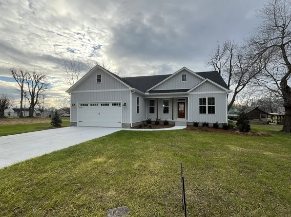 39 Railroad St S, Mc Ewen, TN 37101
